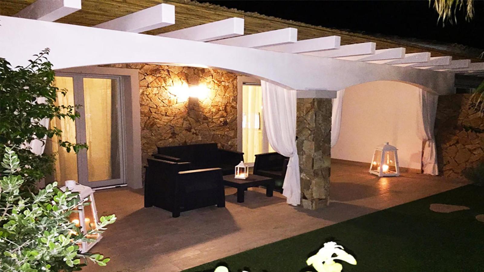 Residence Elegance Ville Ed Appartamenti A Porto Pino Exteriör bild