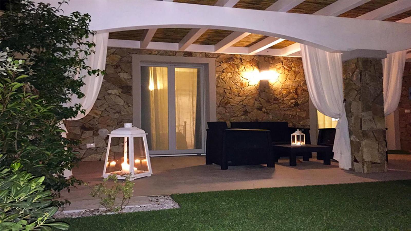 Residence Elegance Ville Ed Appartamenti A Porto Pino Exteriör bild