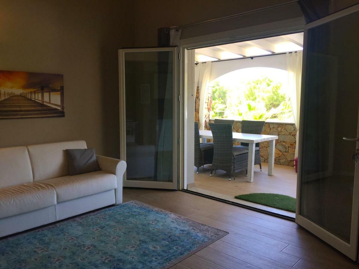Residence Elegance Ville Ed Appartamenti A Porto Pino Exteriör bild