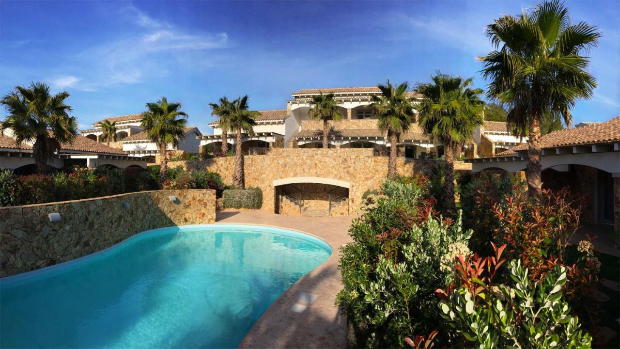 Residence Elegance Ville Ed Appartamenti A Porto Pino Exteriör bild