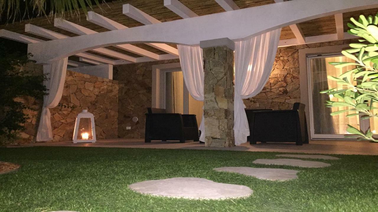 Residence Elegance Ville Ed Appartamenti A Porto Pino Exteriör bild