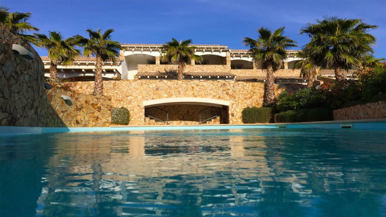 Residence Elegance Ville Ed Appartamenti A Porto Pino Exteriör bild