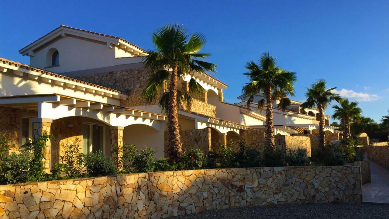 Residence Elegance Ville Ed Appartamenti A Porto Pino Exteriör bild