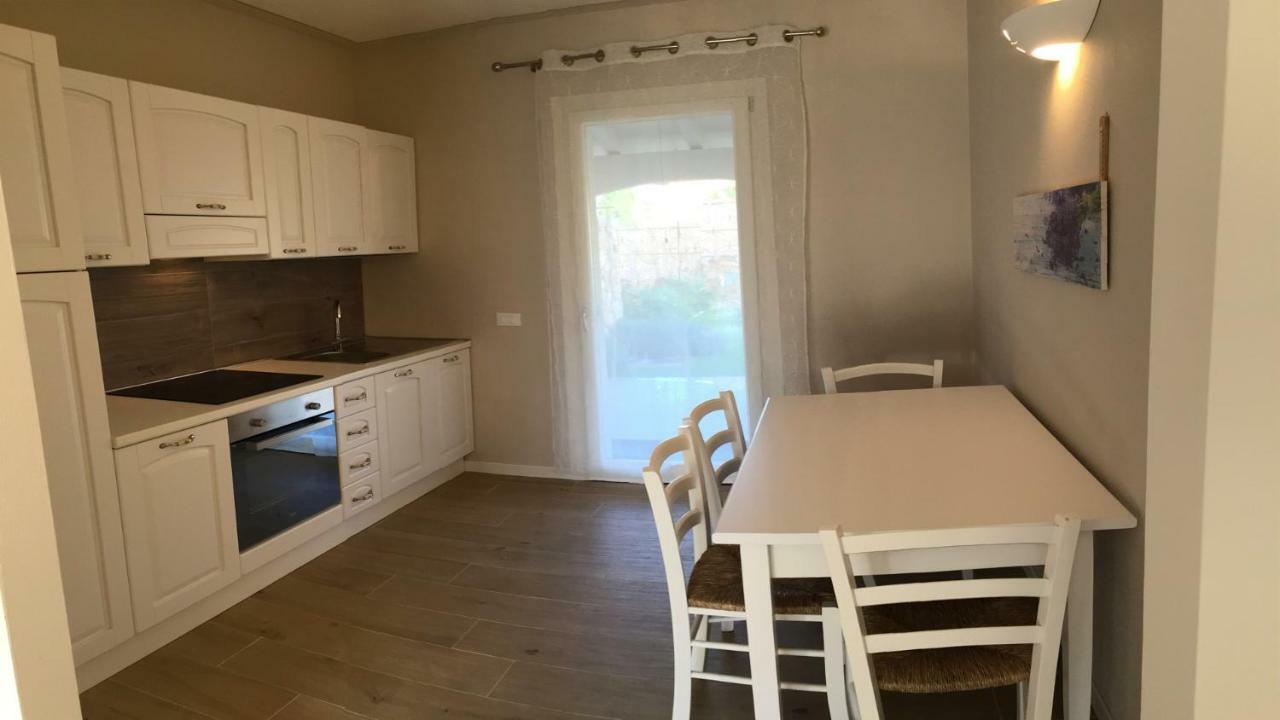 Residence Elegance Ville Ed Appartamenti A Porto Pino Exteriör bild