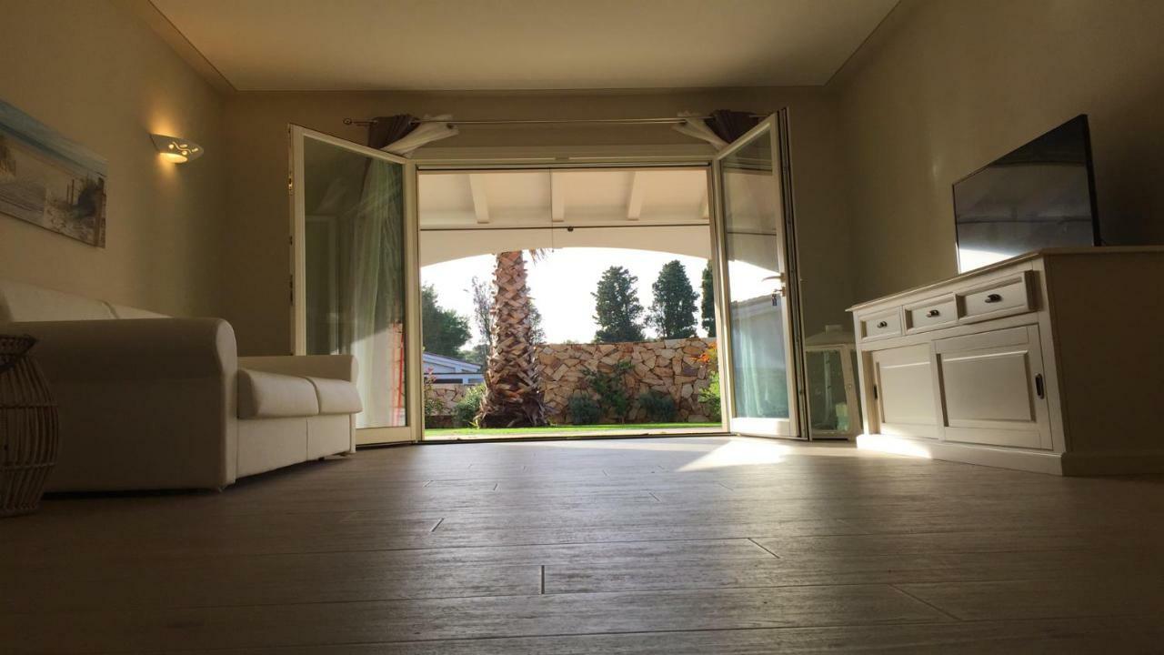 Residence Elegance Ville Ed Appartamenti A Porto Pino Exteriör bild