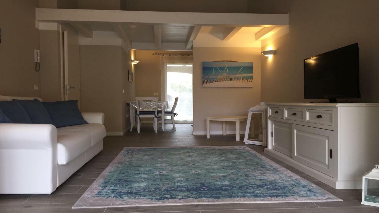 Residence Elegance Ville Ed Appartamenti A Porto Pino Exteriör bild