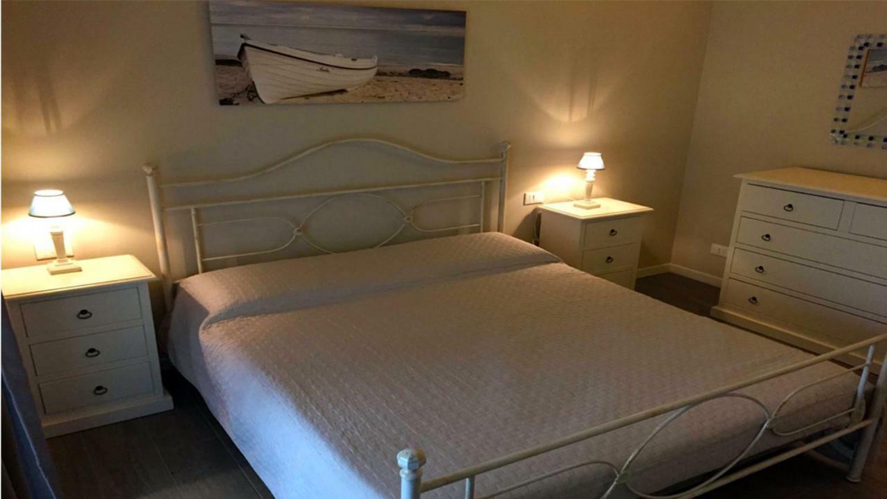 Residence Elegance Ville Ed Appartamenti A Porto Pino Exteriör bild